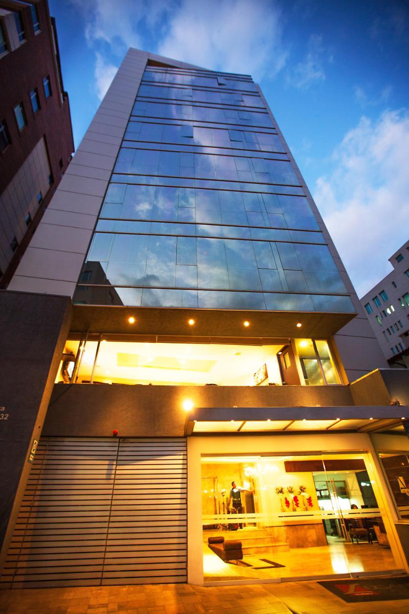 Hotel Lugano Suites Quito Exterior photo
